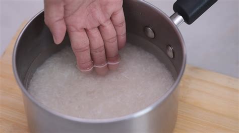 What is the ratio of water to rice in a rice cooker?